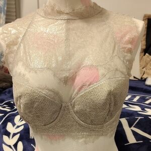 Victoria's Secret Shimmering Lace Bralette in Silver.. ✴  Vintage NWOT Vintage✴️